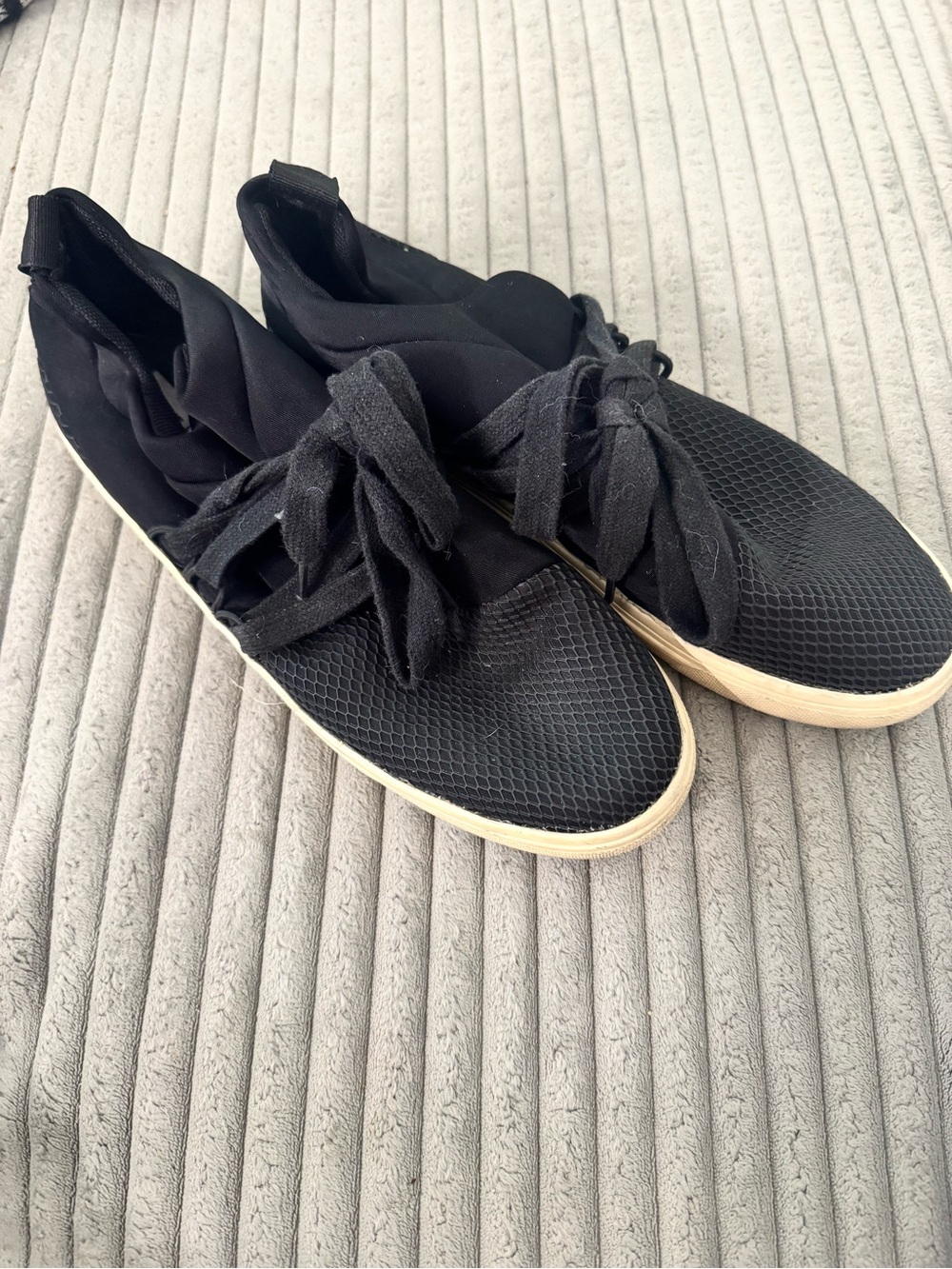 Steve Madden Lancer Black Knit Slip-On Sneakers with Cream Sole